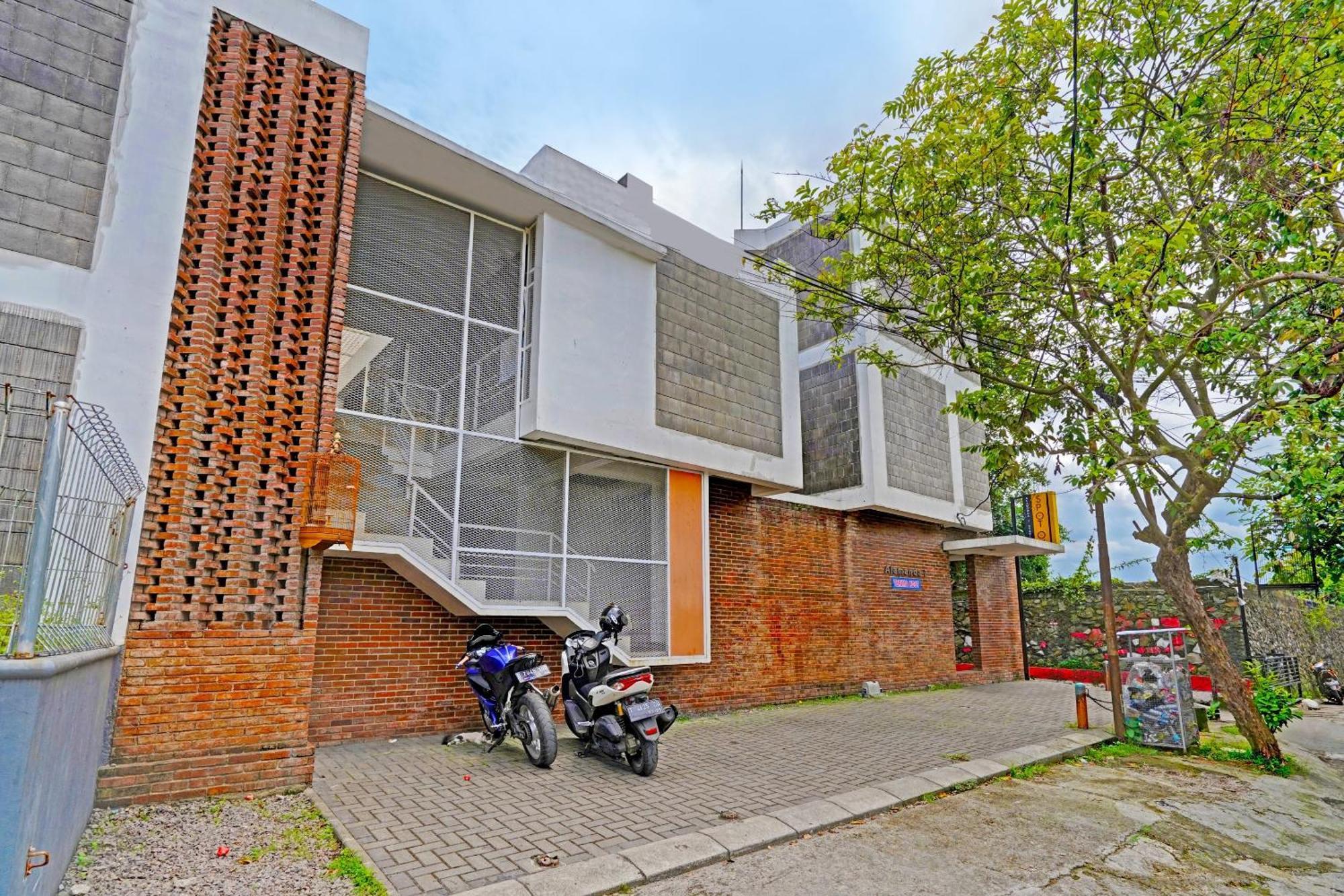 SPOT ON 2190 Alamanda 7 Syariah Bandung Bagian luar foto